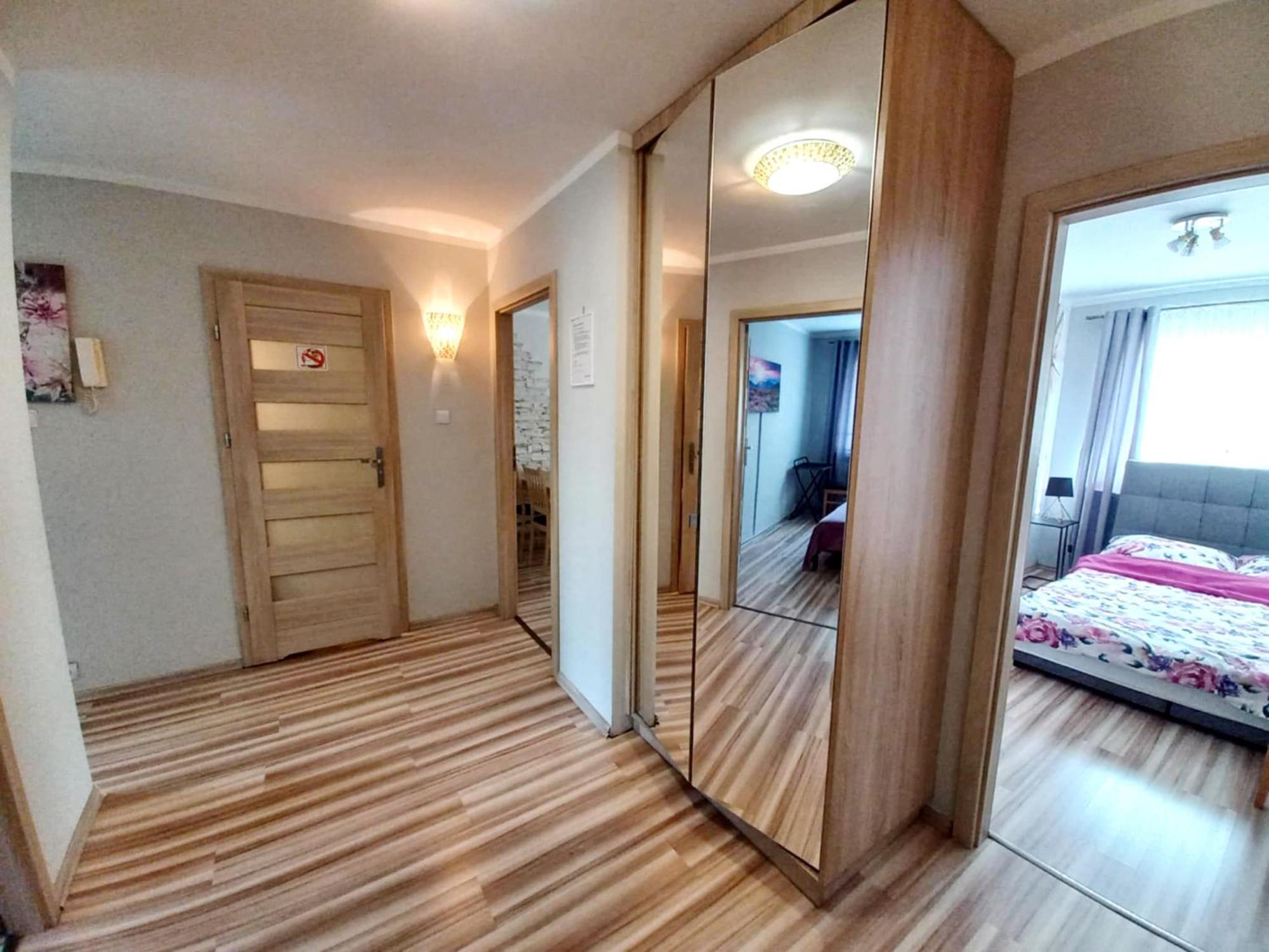 M-5 - 74m2 - Free Parking Apartment Czestochowa
